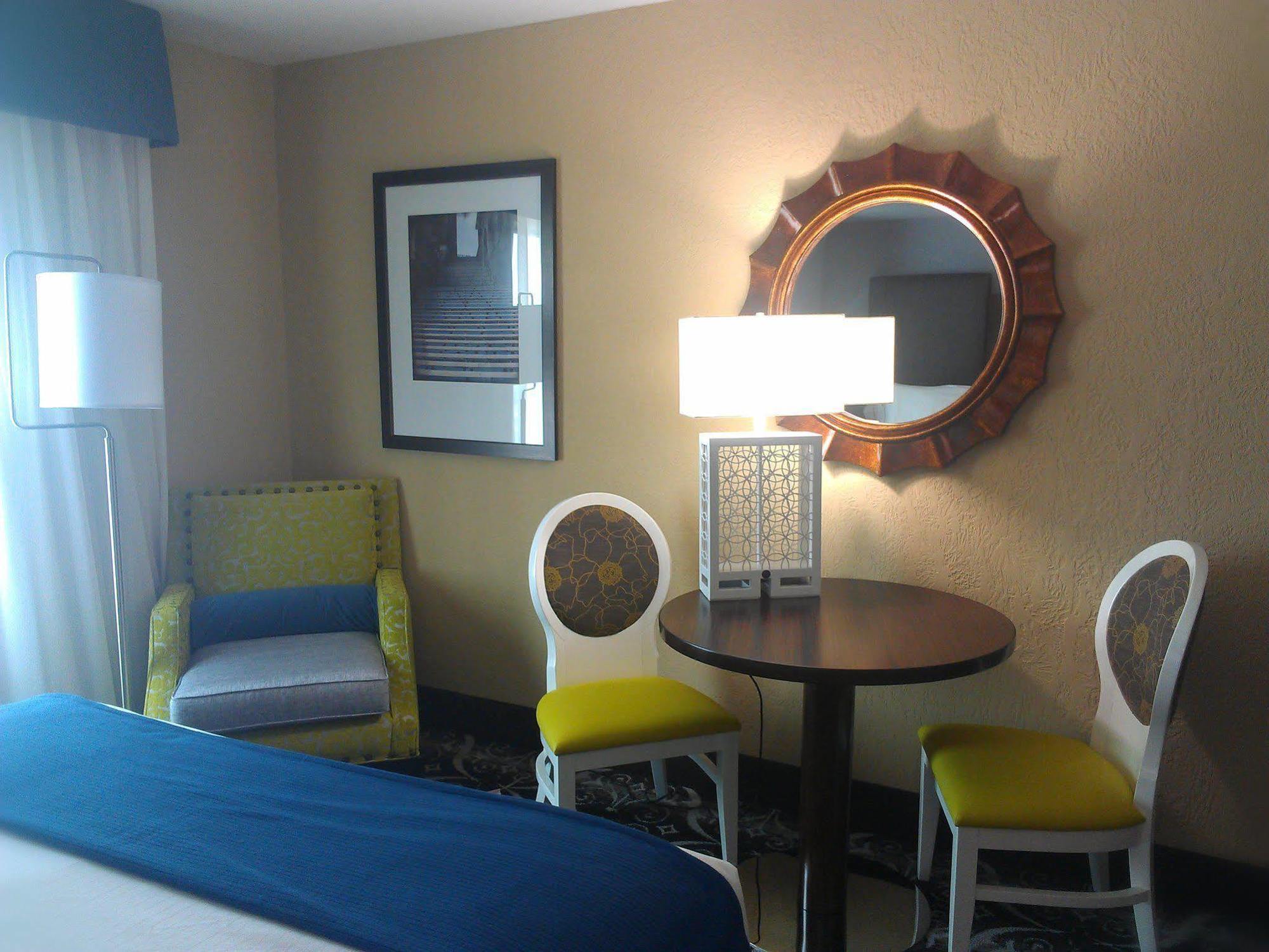 Holiday Inn Express Hotel & Suites North Kansas City By Ihg Εξωτερικό φωτογραφία