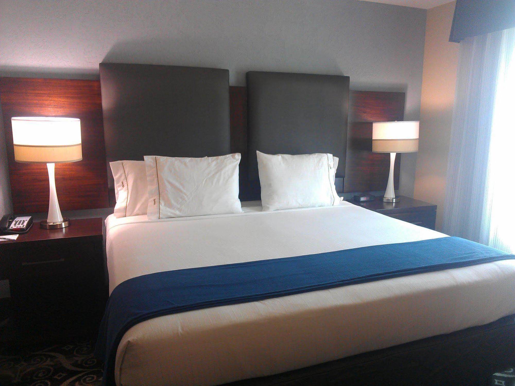 Holiday Inn Express Hotel & Suites North Kansas City By Ihg Εξωτερικό φωτογραφία