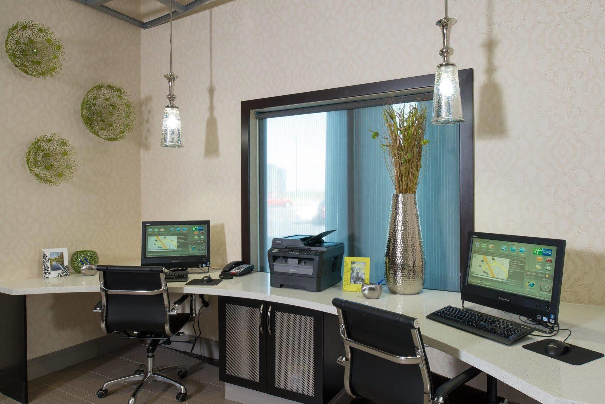 Holiday Inn Express Hotel & Suites North Kansas City By Ihg Εξωτερικό φωτογραφία