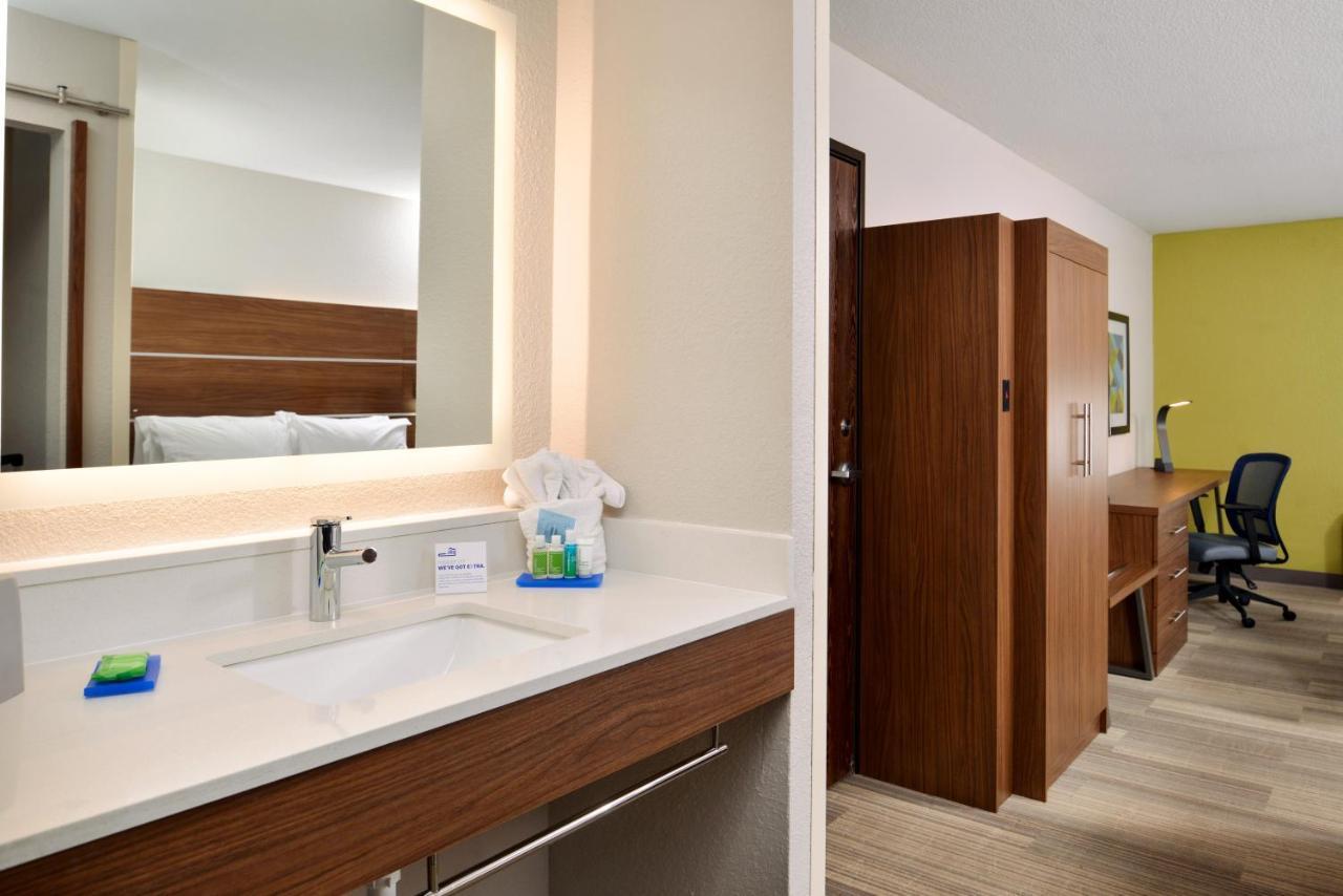 Holiday Inn Express Hotel & Suites North Kansas City By Ihg Εξωτερικό φωτογραφία