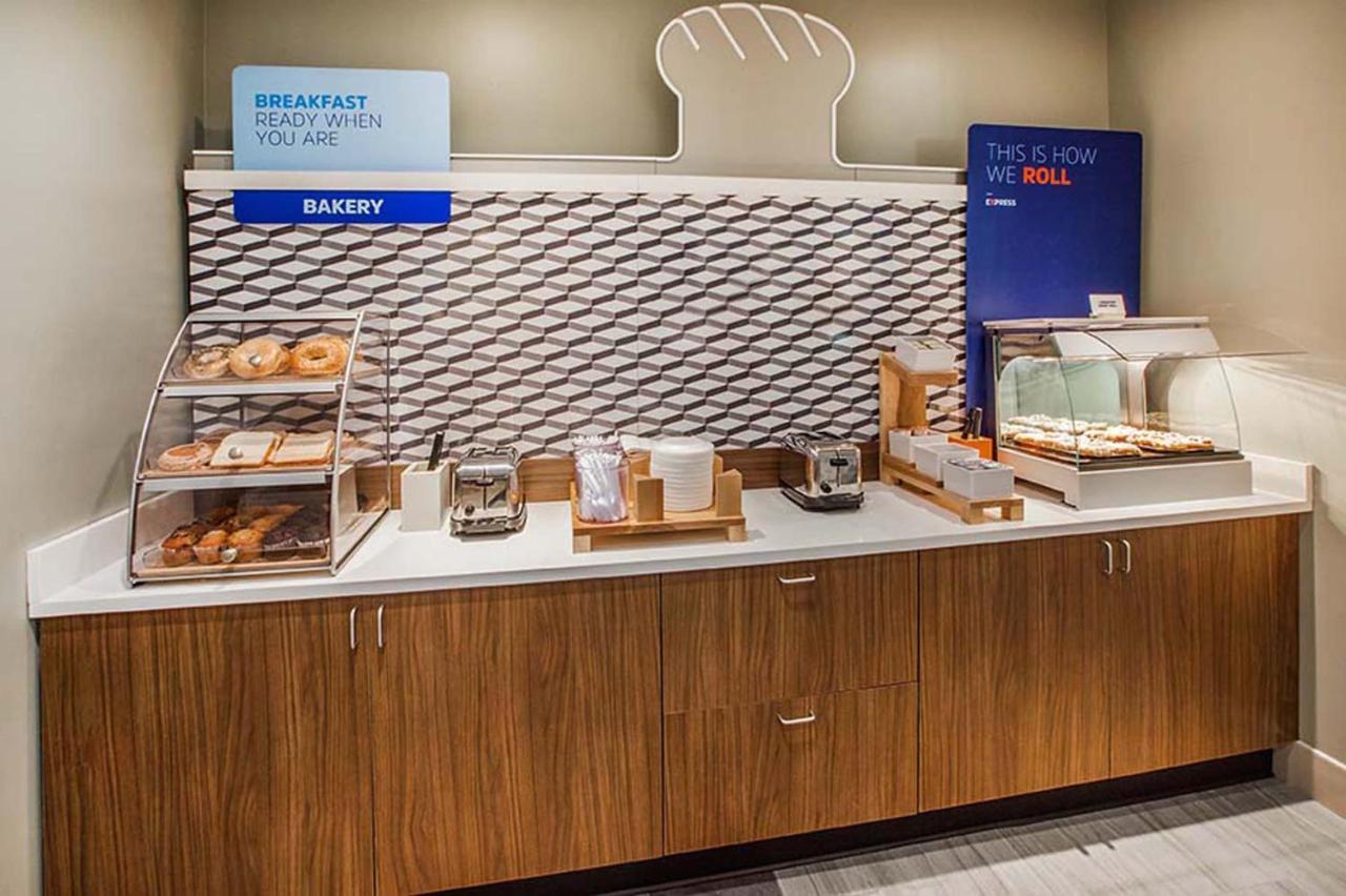 Holiday Inn Express Hotel & Suites North Kansas City By Ihg Εξωτερικό φωτογραφία